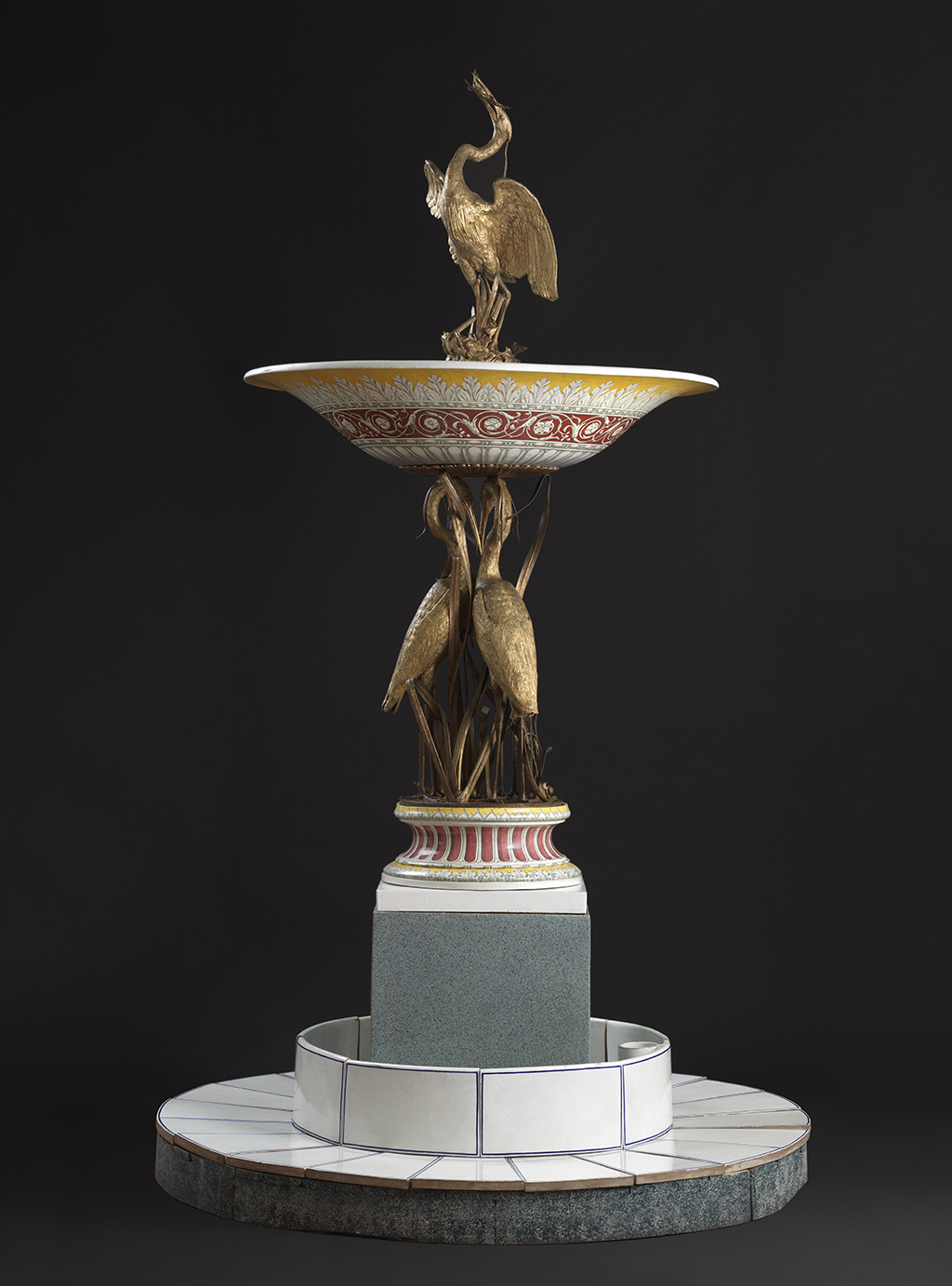 Filippo Palizzi e Giuseppe Cecchinelli, Fontana degli Aironi, 1887, maiolica e bronzo dorato. Napoli, Museo Artistico Industriale