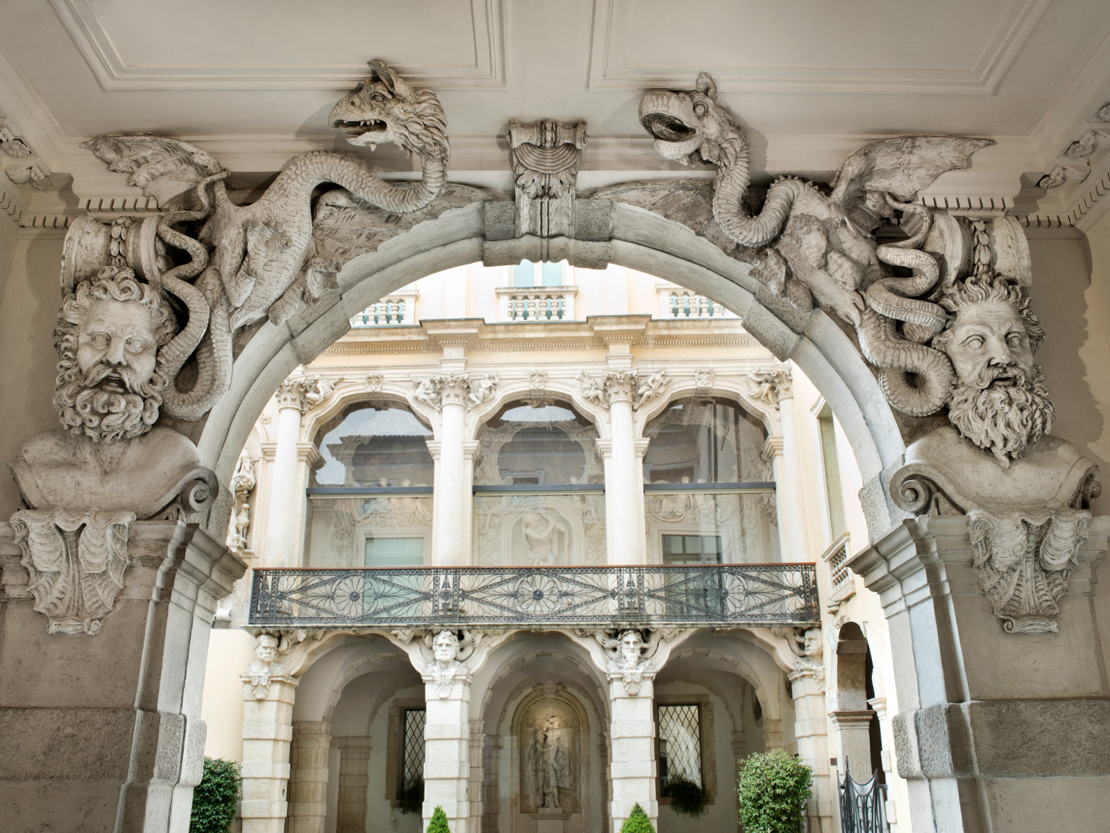 Immagine facciata Palazzo Leoni Montanari