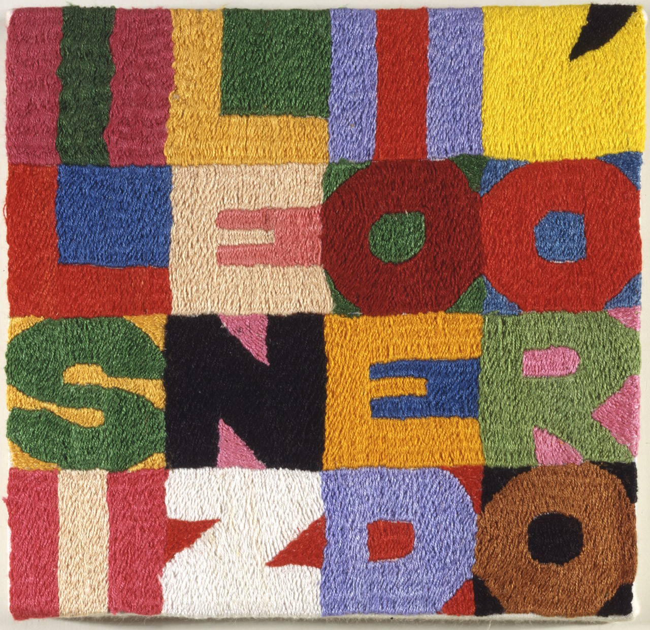 Alighiero Boetti (Torino 1940 - Roma 1994) Il silenzio è d’oro, 1987 ricamo su tessuto, 17,3 x 18,2 cm Collezione Intesa Sanpaolo