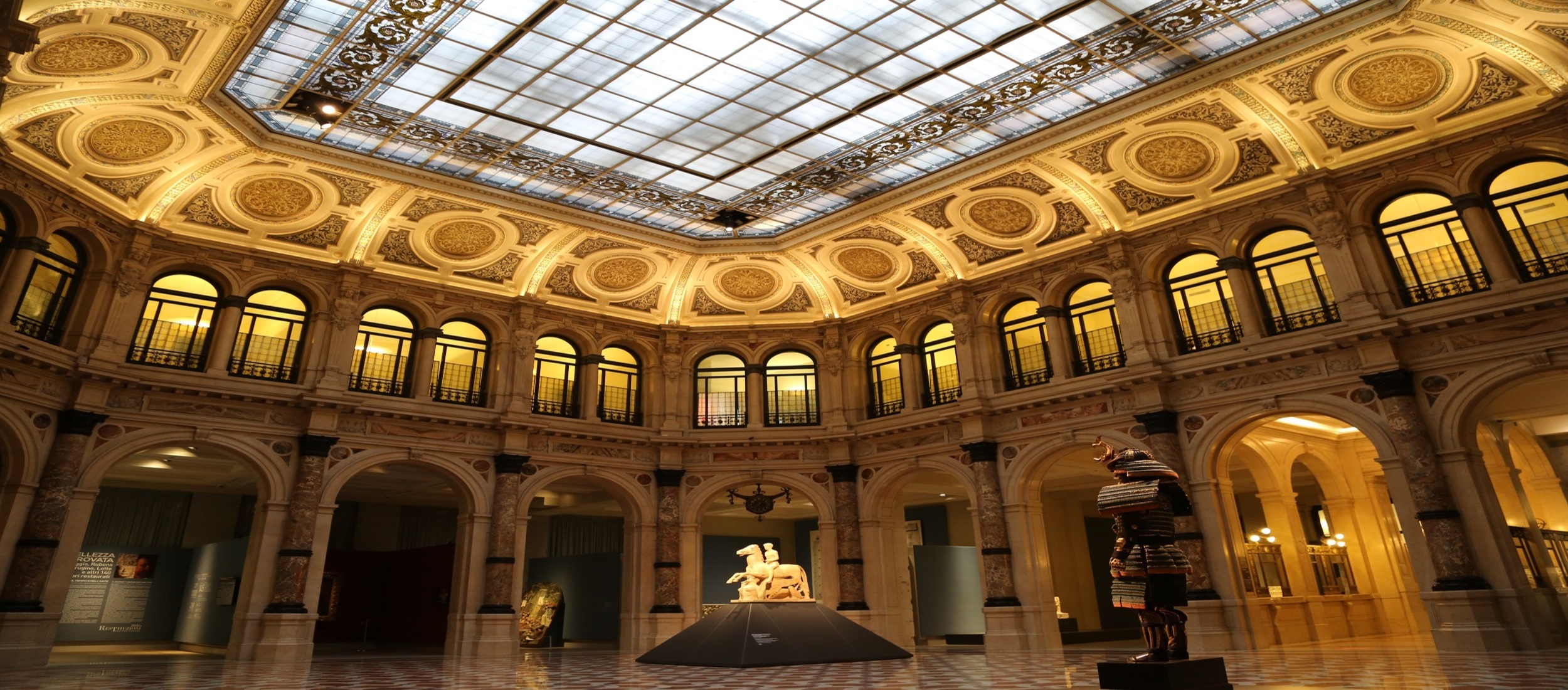 Allestimento mostra La bellezza ritrovata. Caravaggio, Rubens, Perugino, Lotto e altri 140 Capolavori restaurati