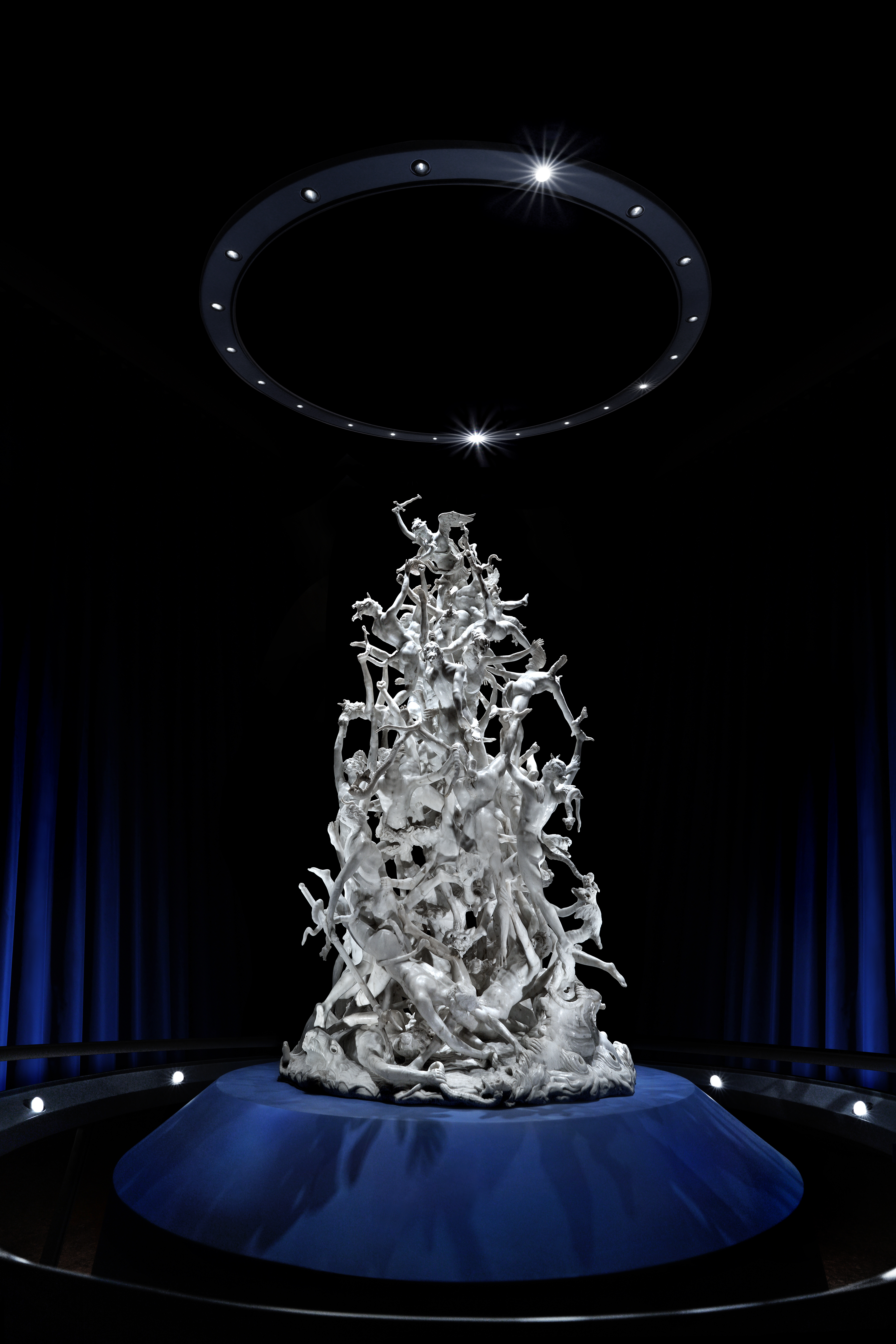 Allestimento mostra CADUTA DEGLI ANGELI RIBELLI. Sotto una nuova luce