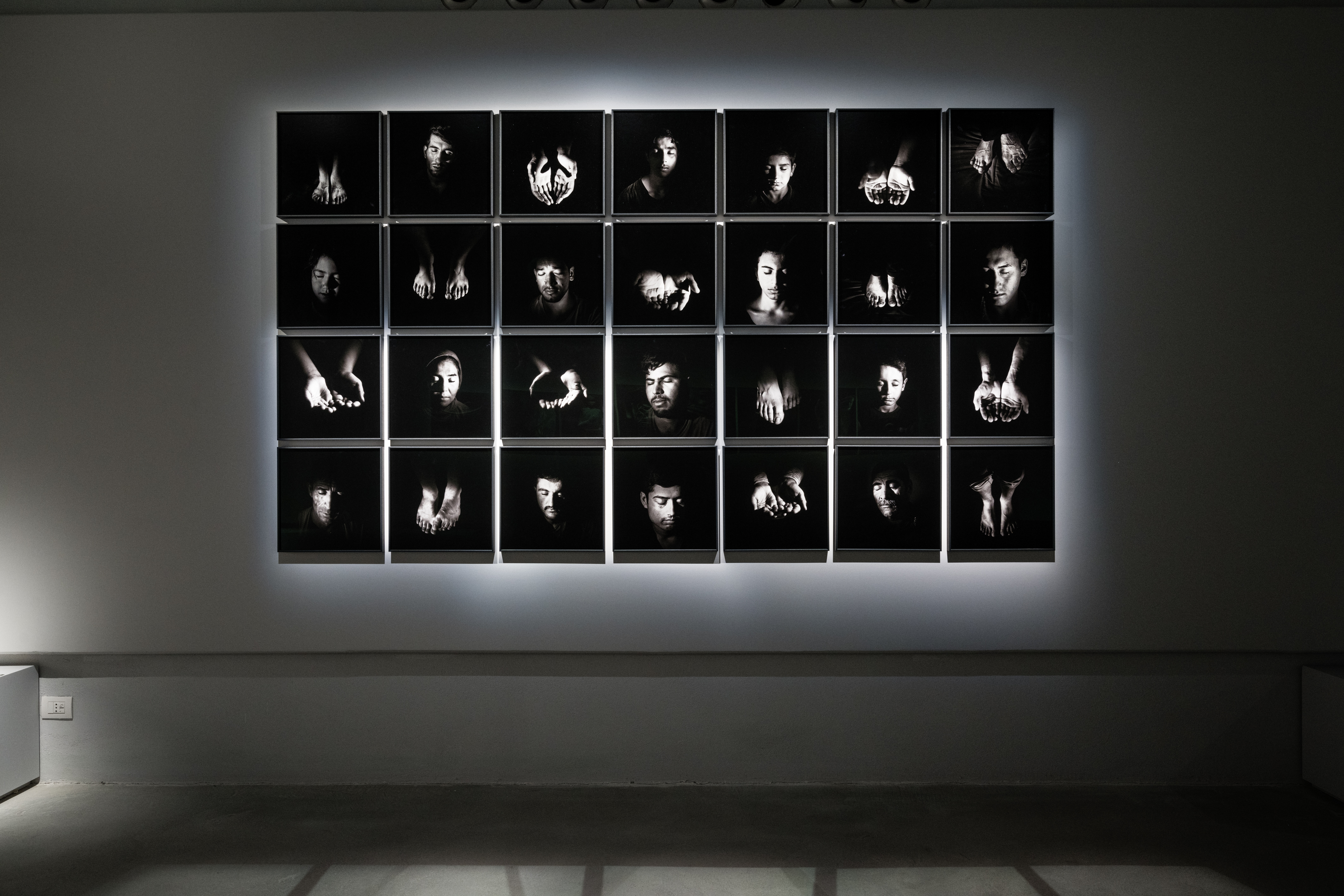 Allestimento pannello mostra