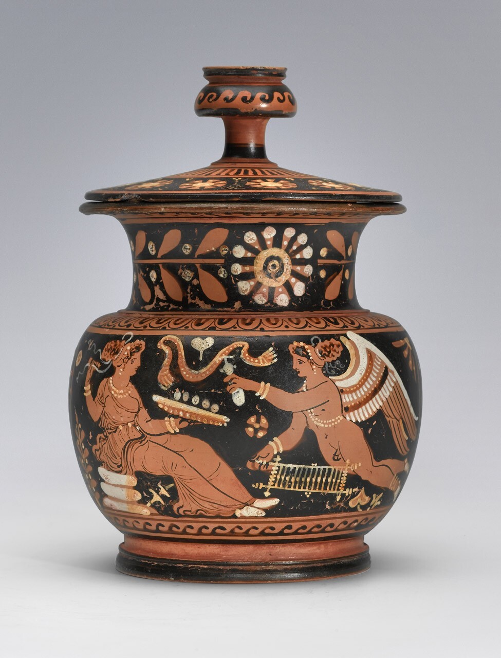 Oinochoe con coperchio