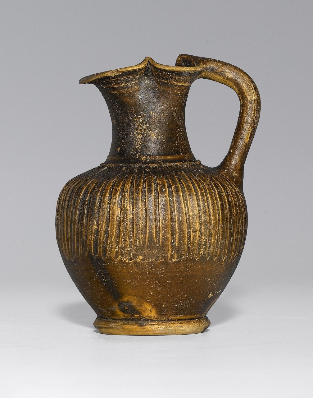 Oinochoe trilobata