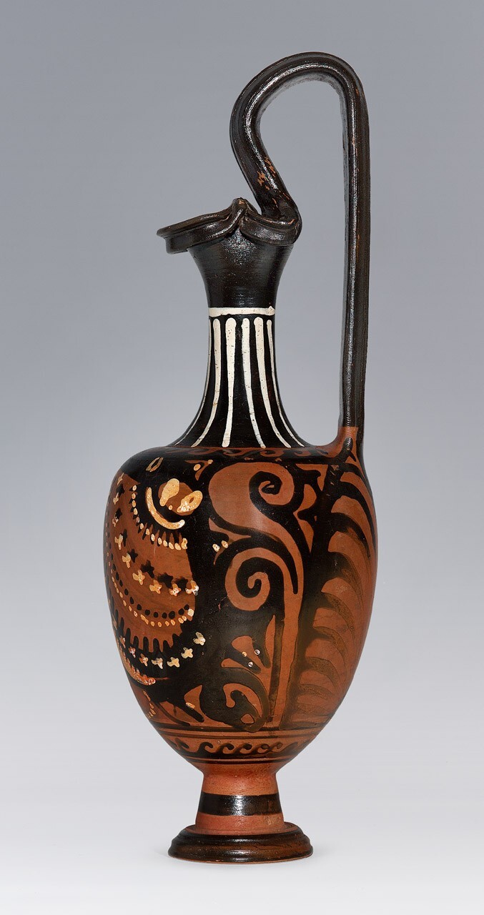 Oinochoe trilobata a collo lungo