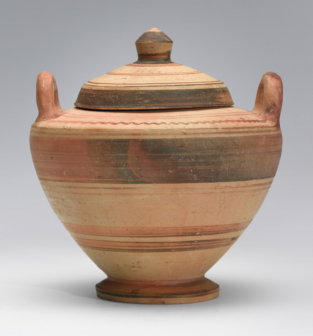 Stamnos e coperchio torniti