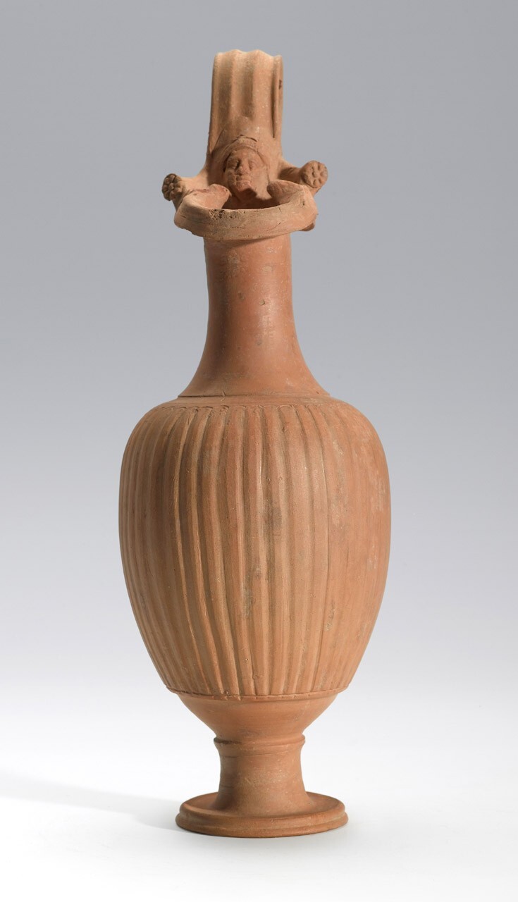 Oinochoe bilobata