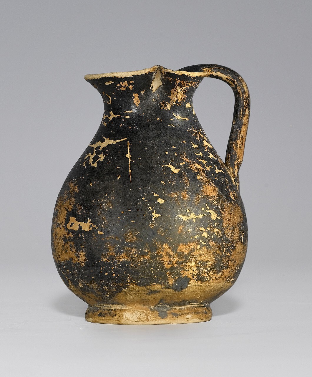 Oinochoe trilobata