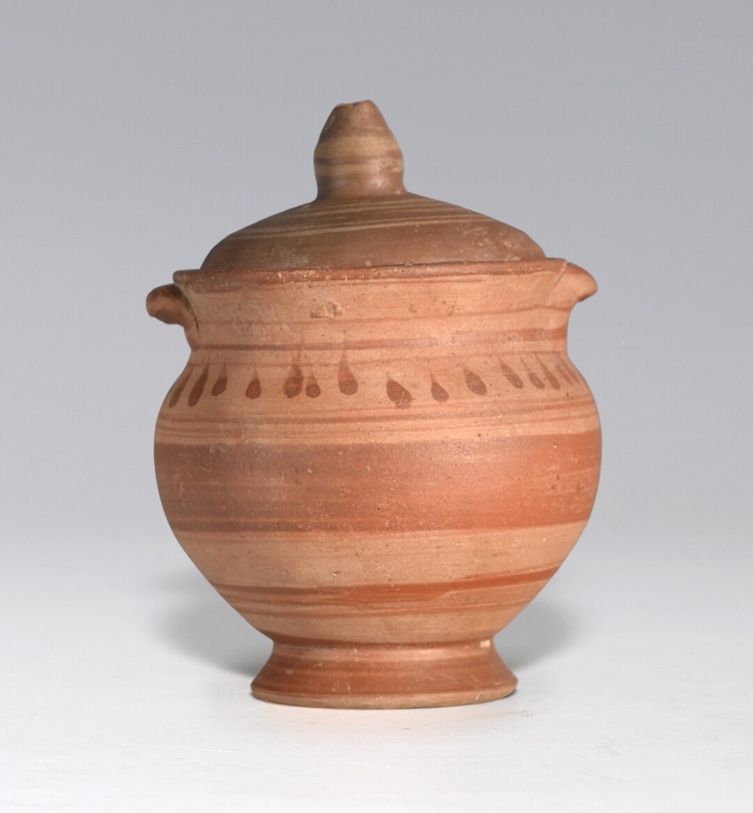 Piccolo stamnos e coperchio torniti