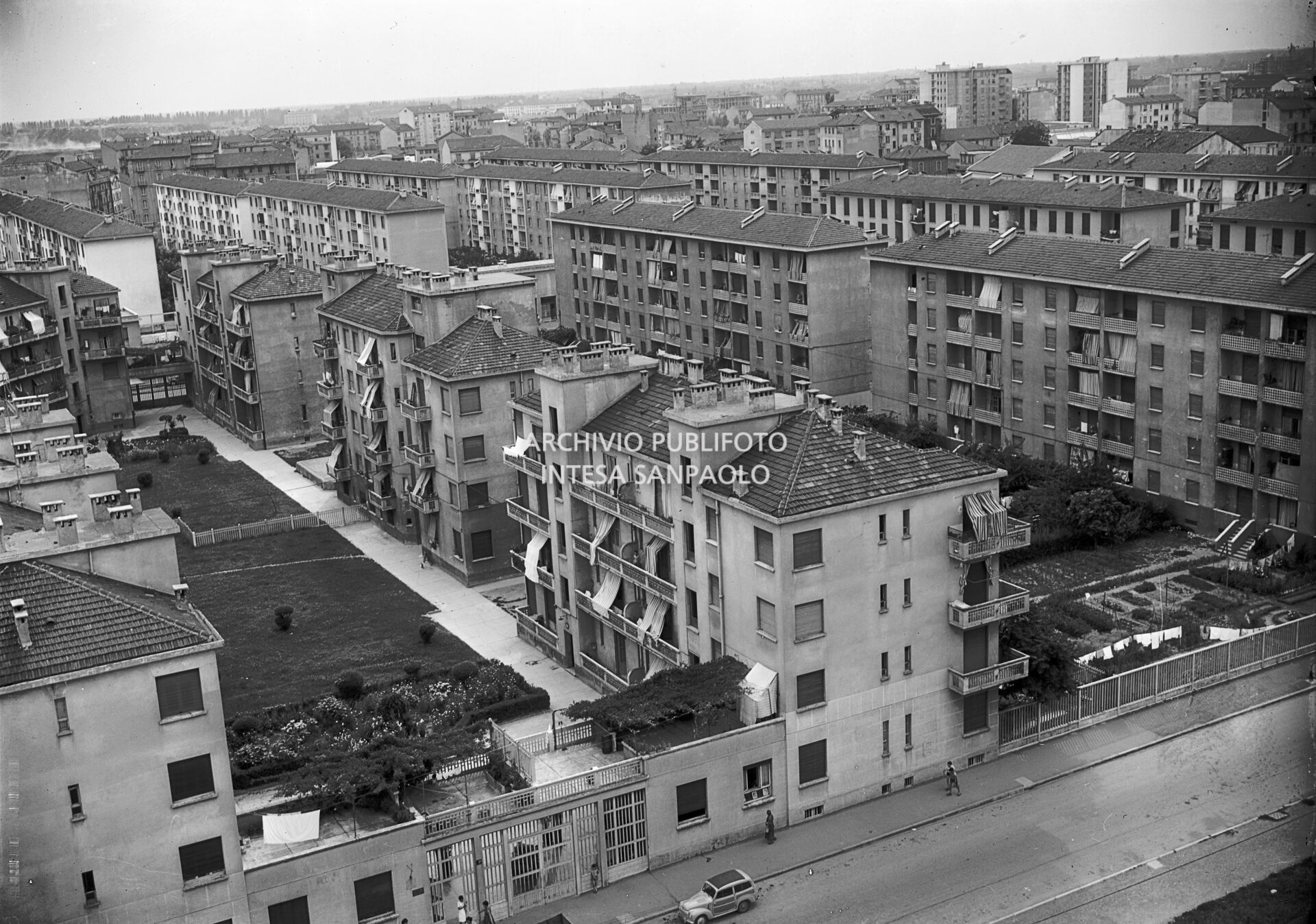 Veduta dall'alto di case popolari tra i quartieri Cagnola e Villapizzone a Milano