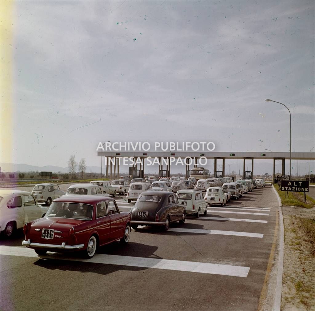 Queue of cars at the Florence tollbooth of the Florence-Pisa motorway