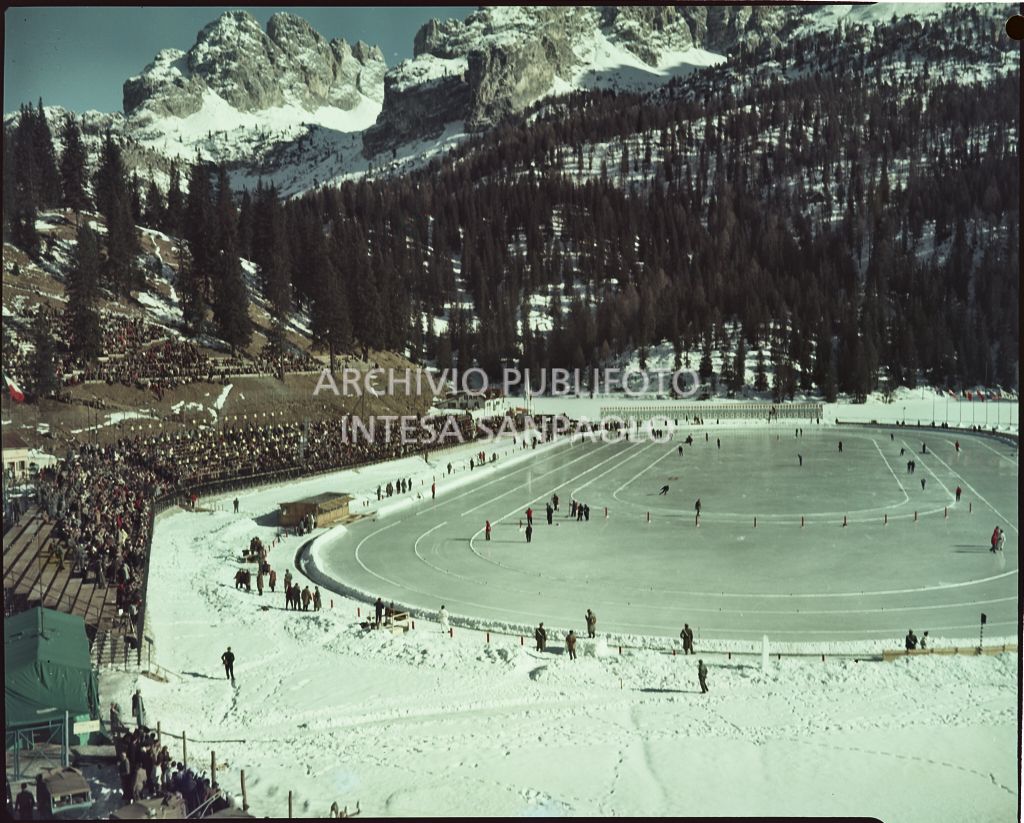 The ice rink used for the time trials on Lake Misurina