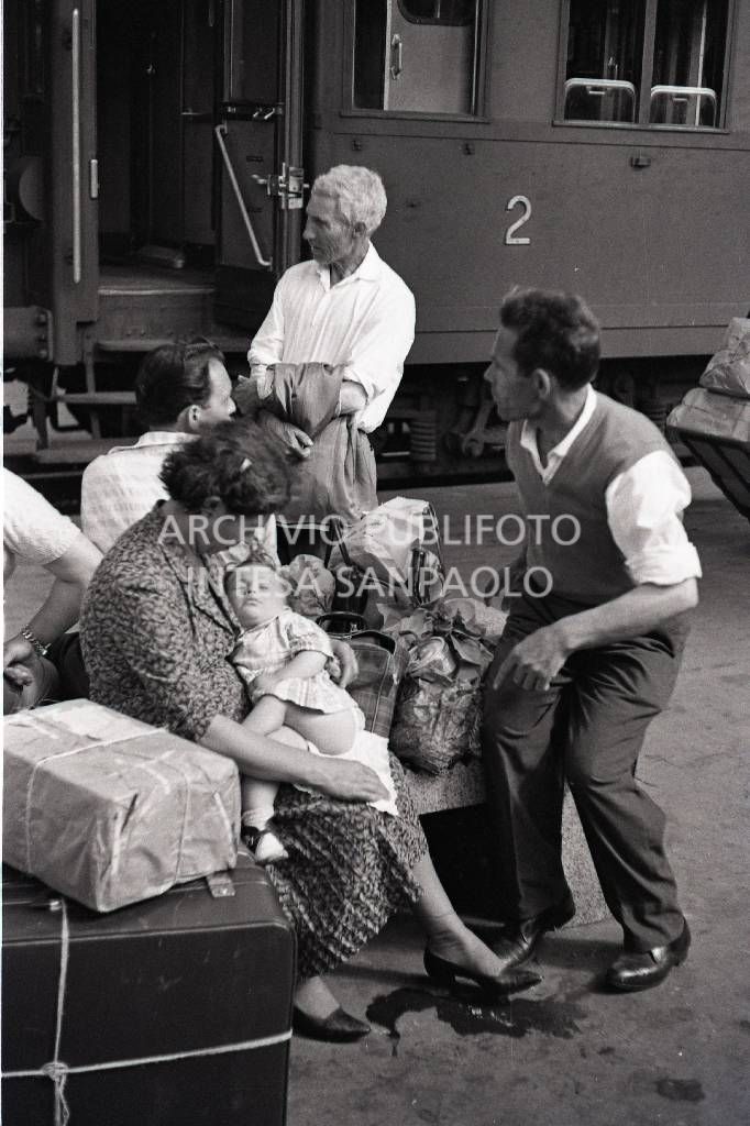 Immigrants from South Italy at Stazione Centrale in Milan