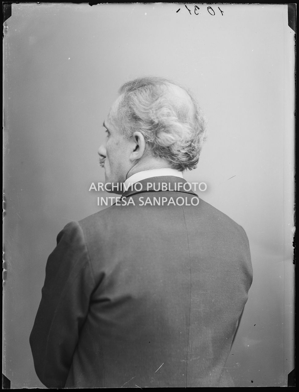 Ritratto di Arturo Toscanini di spalle