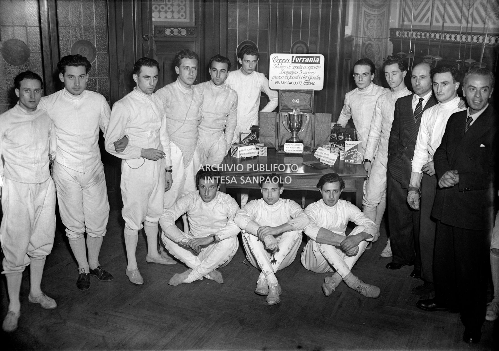 Souvenir photo of fencers battling for the Ferrania Cup at the Società del Giardino