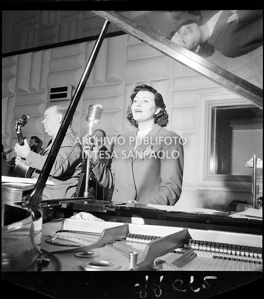 Nilla Pizzi sings in a RAI recording studio in Turin