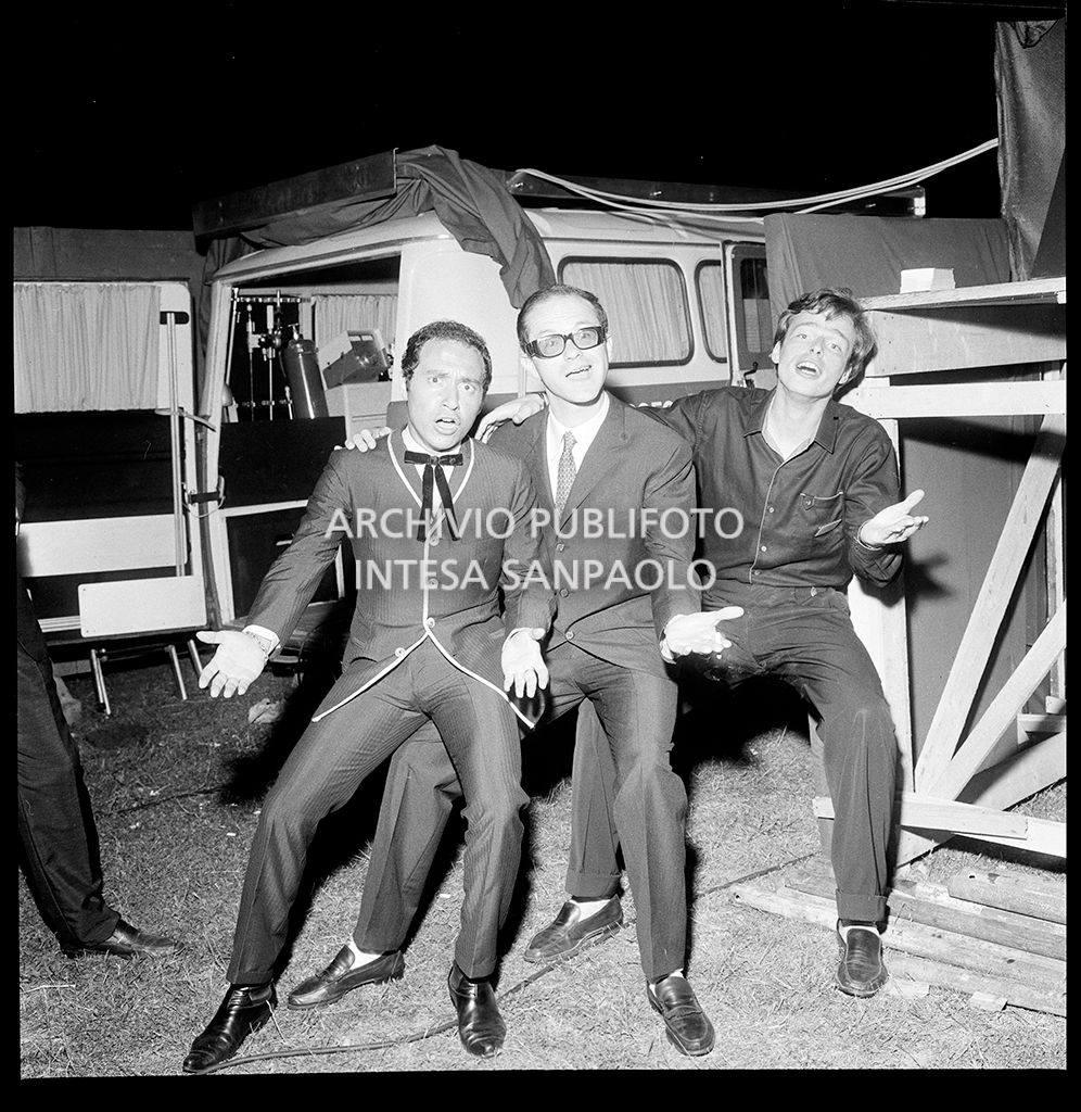 Ricky Gianco, Gino Paoli and Dino at the first stop of the 4° Cantagiro in Bari