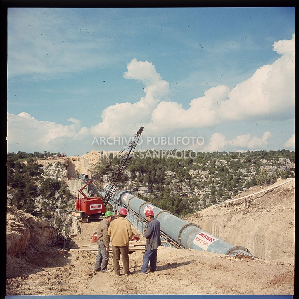 Laying of a water pipe in Puglia