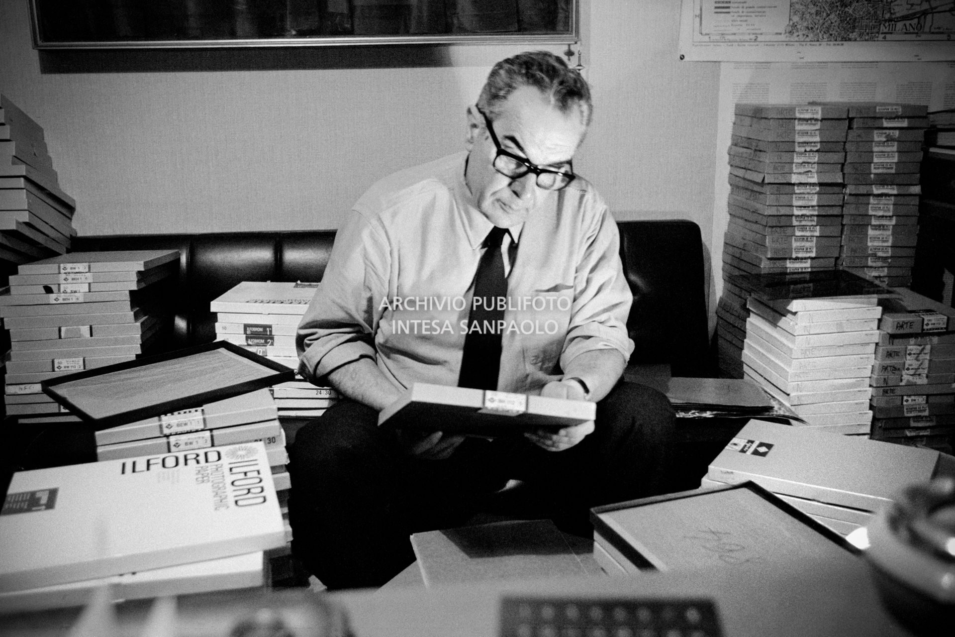 Vincenzo Carrese at work in the Agency in Milan