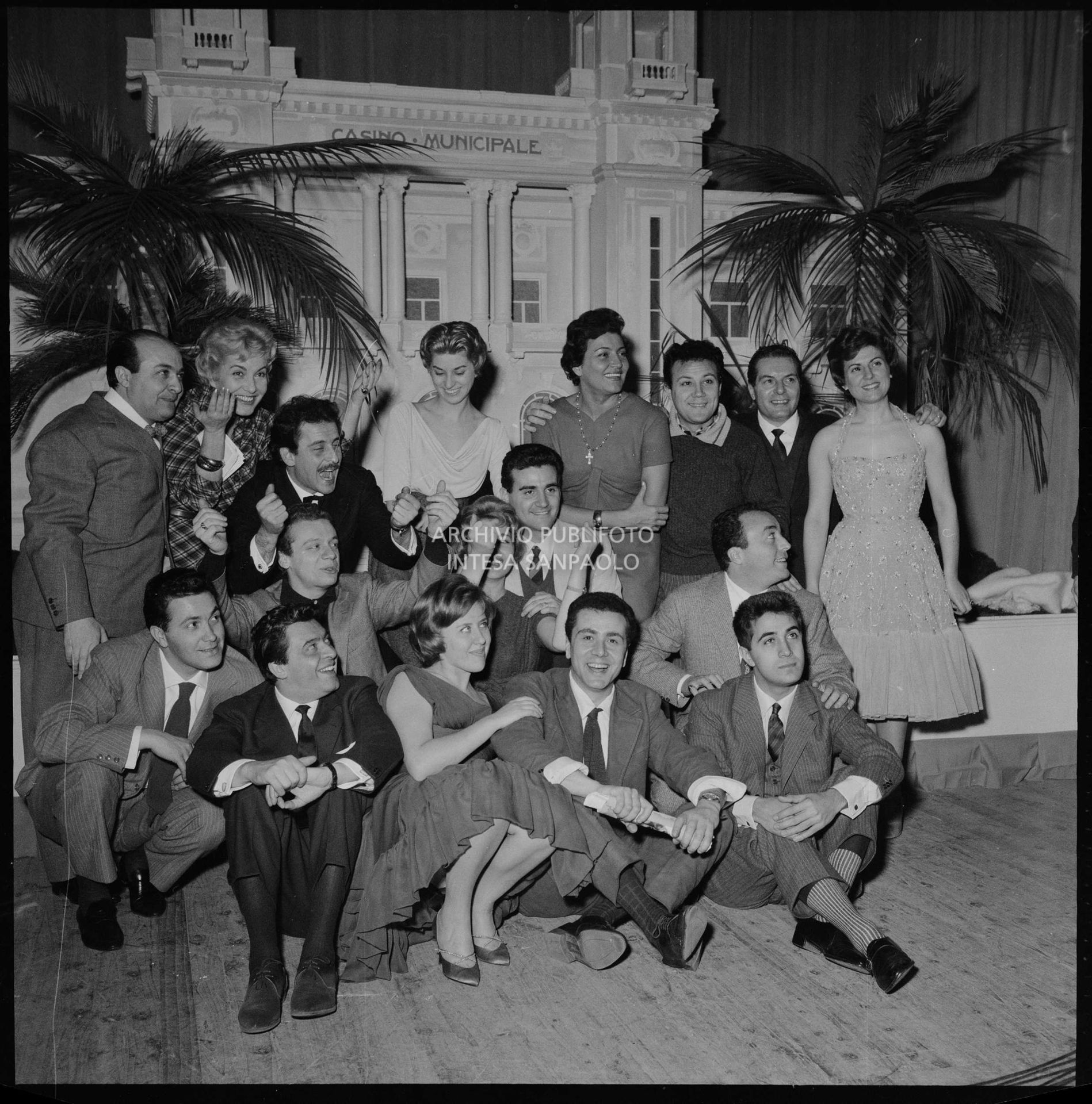 Group photo at the 9th Sanremo Festival: from left top Aurelio Fierro, Adriana Serra, Domenico Modugno, Miranda Martino, Nilla Pizzi, Claudio Villa, Natalino Otto, Tonina Torrielli, Arturo Testa, Johnny Dorelli, Anna D'Amico, Teddy Reno, Gino Latilla, Achille Togliani, Betty Curtis, Enzo Tortora, Fausto Cigliano