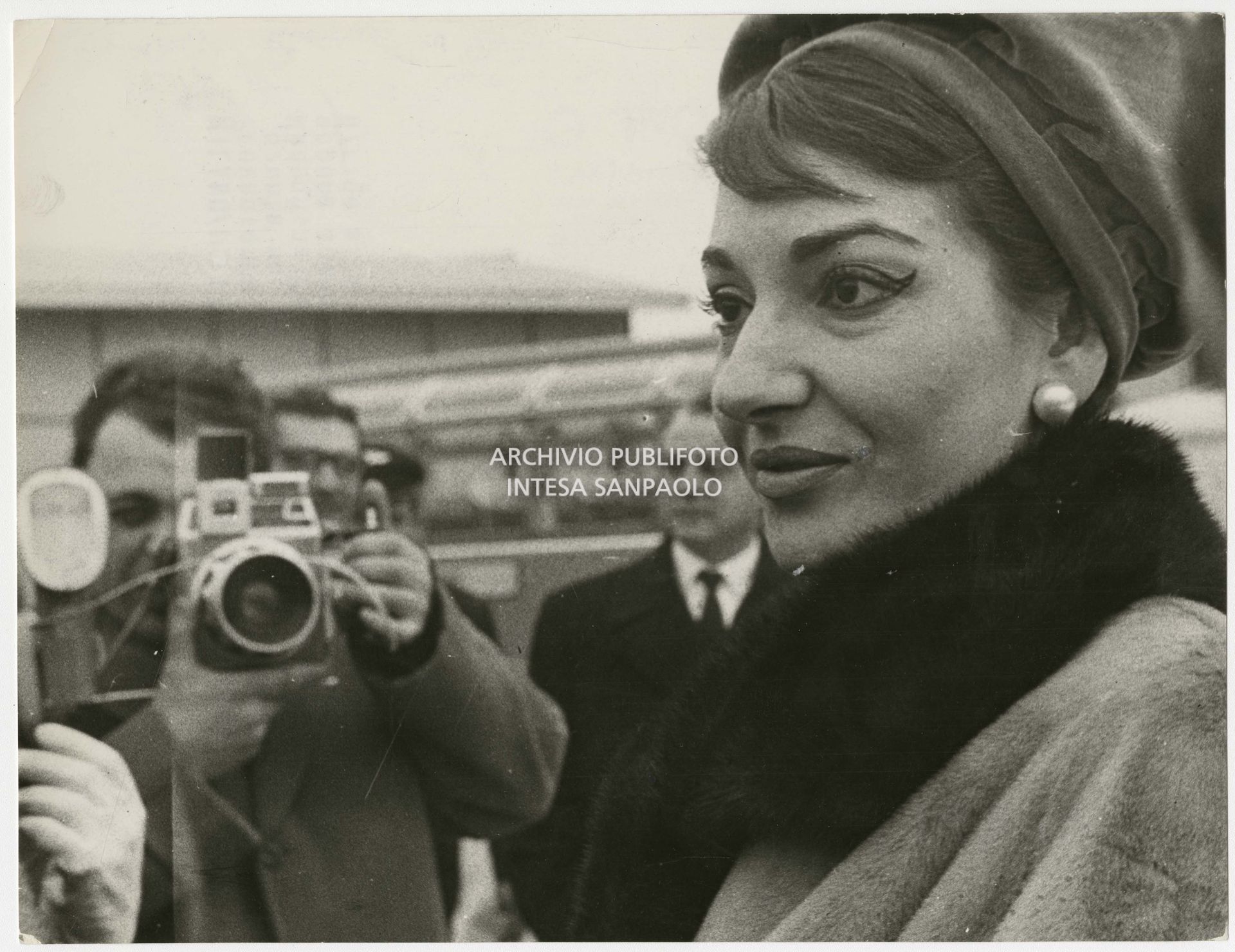 Maria Callas at Malpensa airport, just arrived from Los Angeles