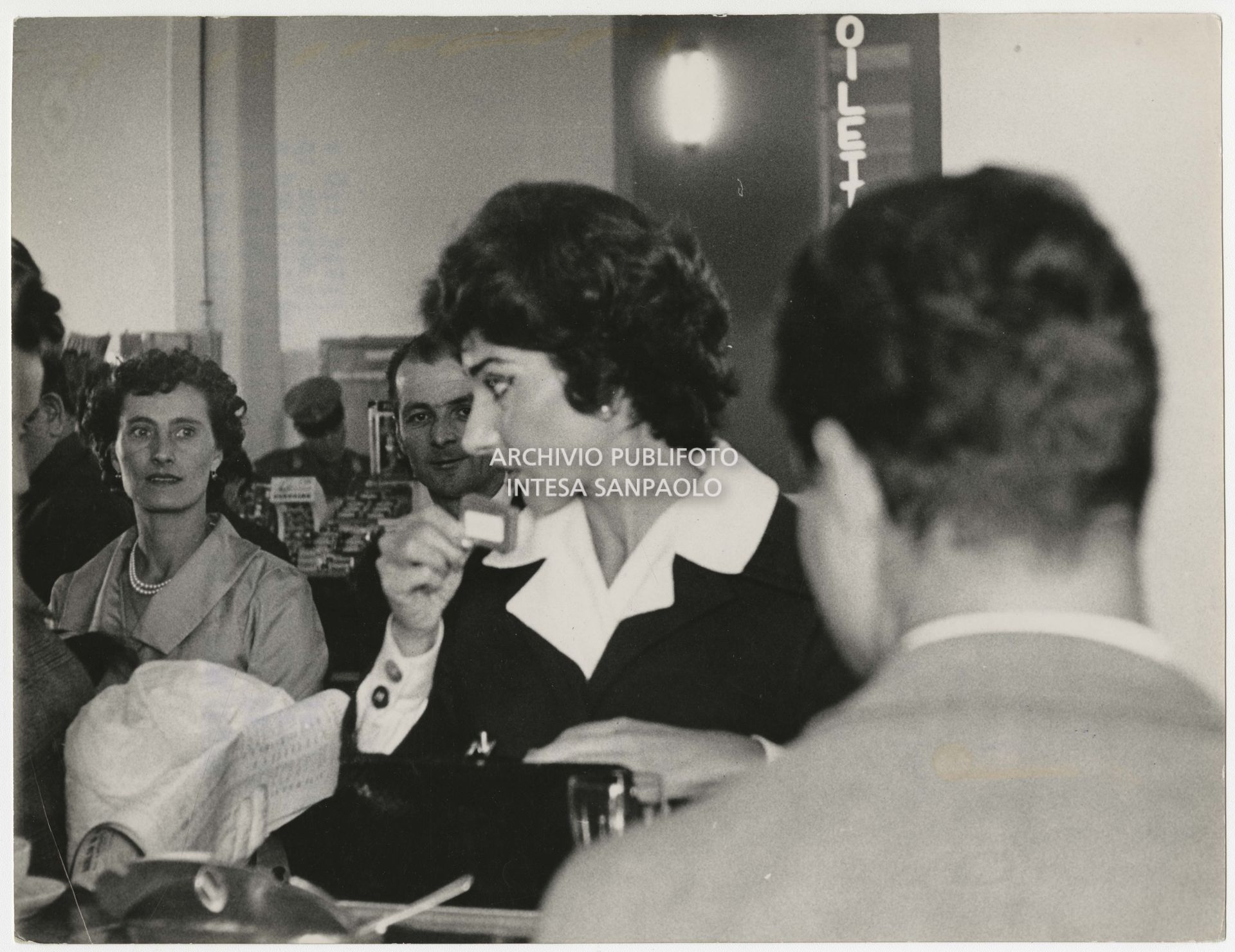 Maria Callas at Malpensa airport leaving for London