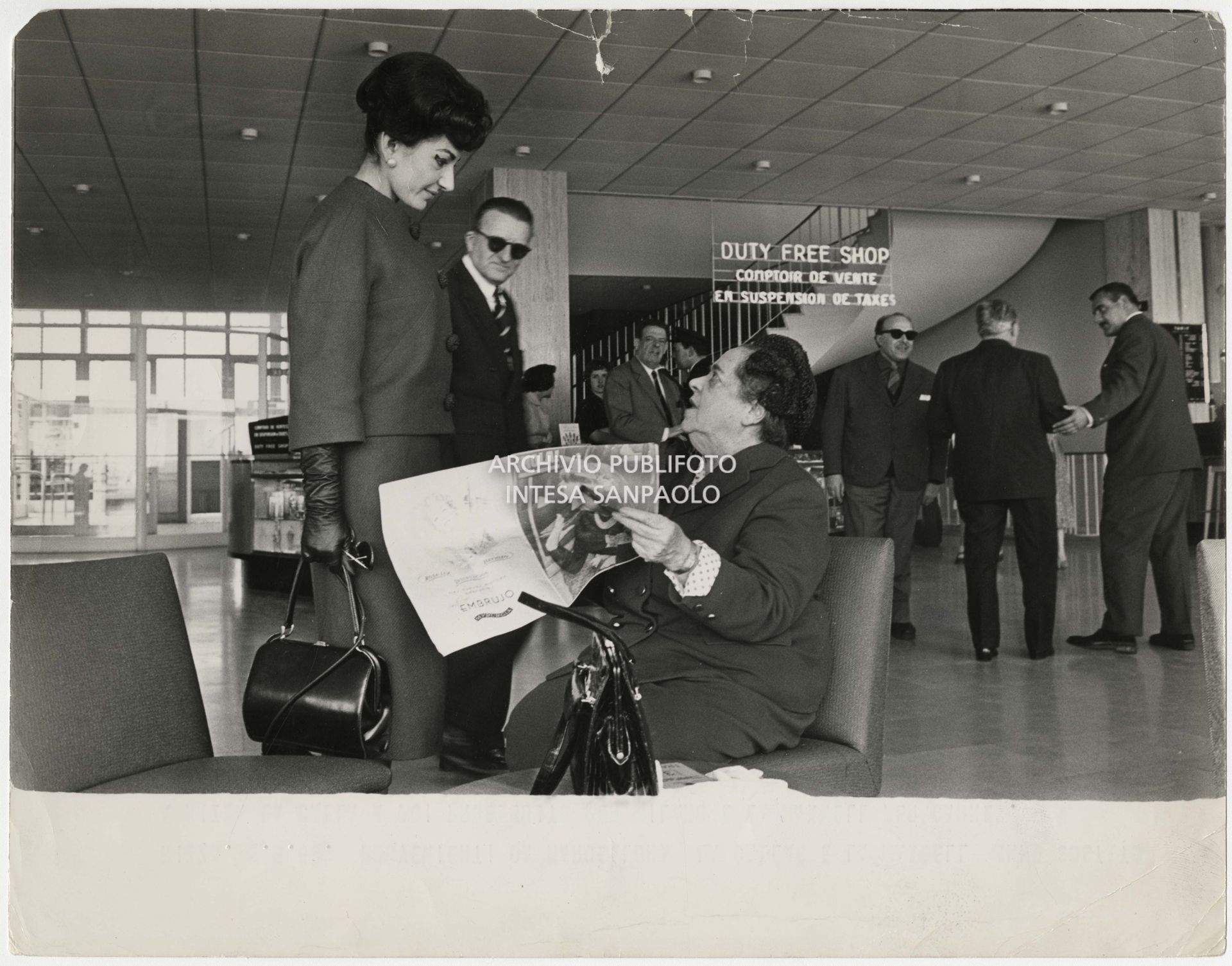 Maria Callas with Elsa Maxwell, at the Nice airport
