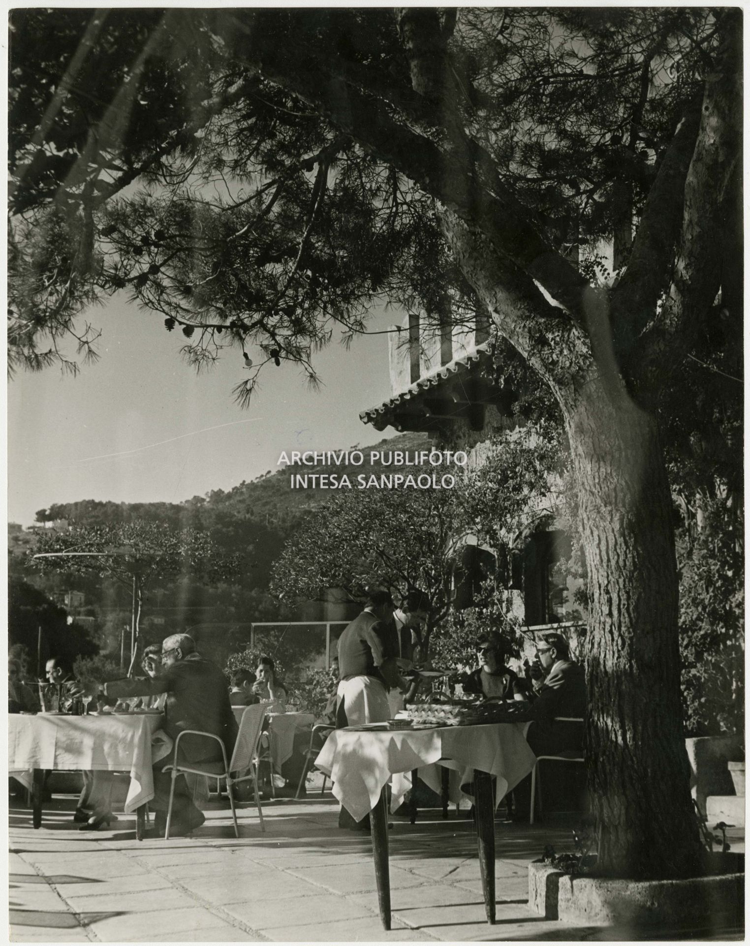 Maria Callas dining out with Aristotele Onassis in Monte Carlo