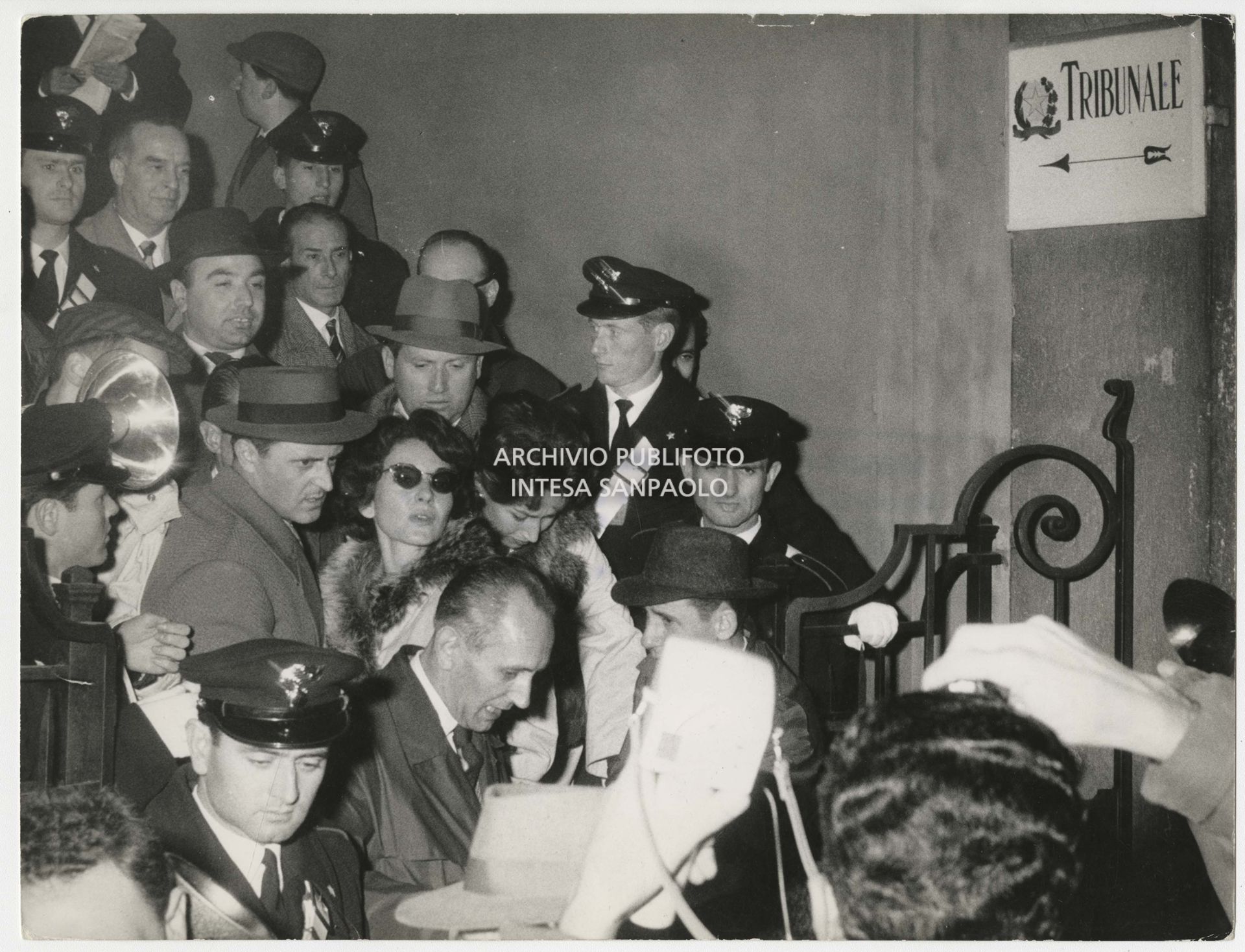 Maria Callas at the Civil Court of Brescia where she went for the legal separation case between her and her husband Giovanni Battista Meneghini; to her left is Giovanna Lomazzi