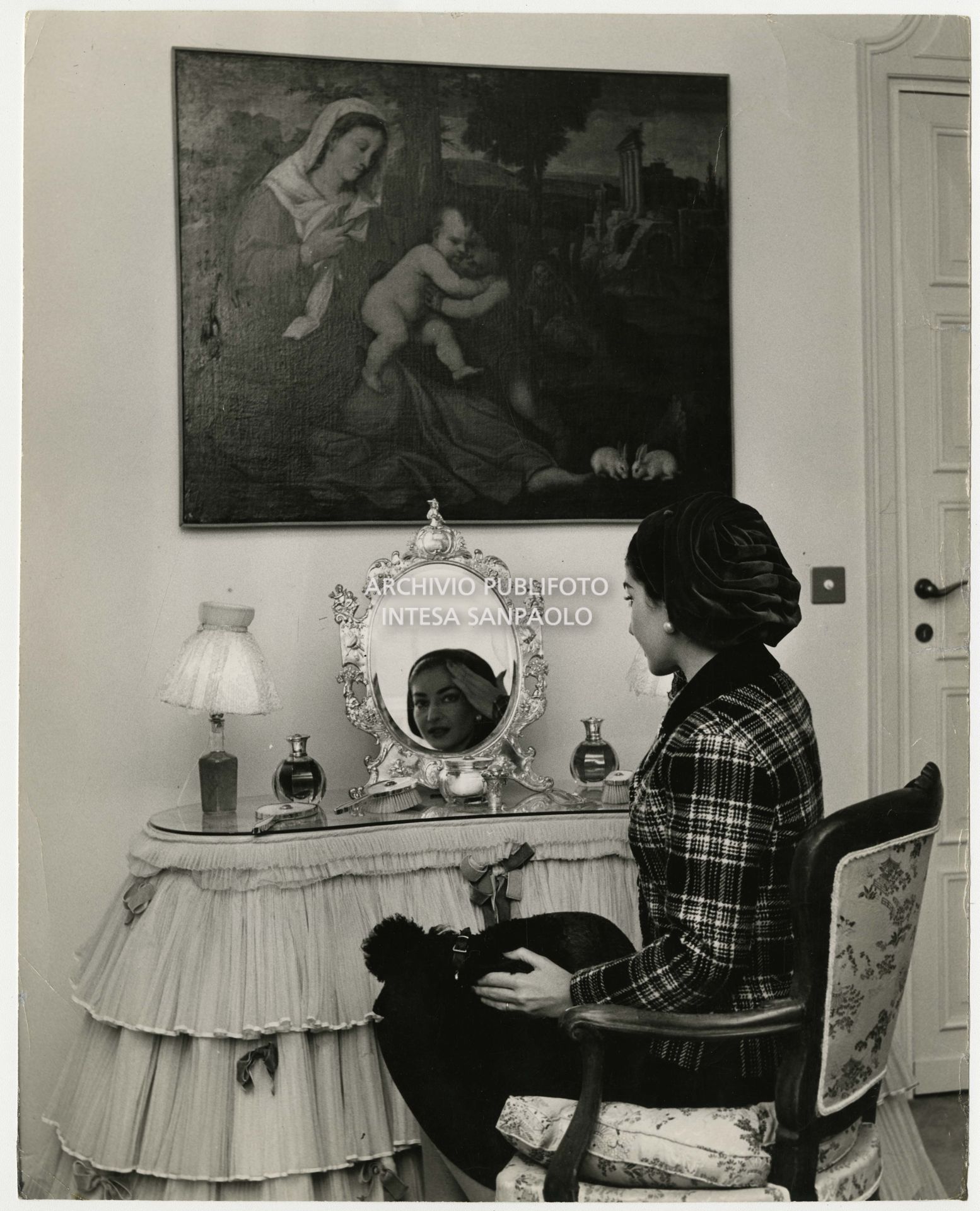 Maria Callas mirrors herself holding her poodle