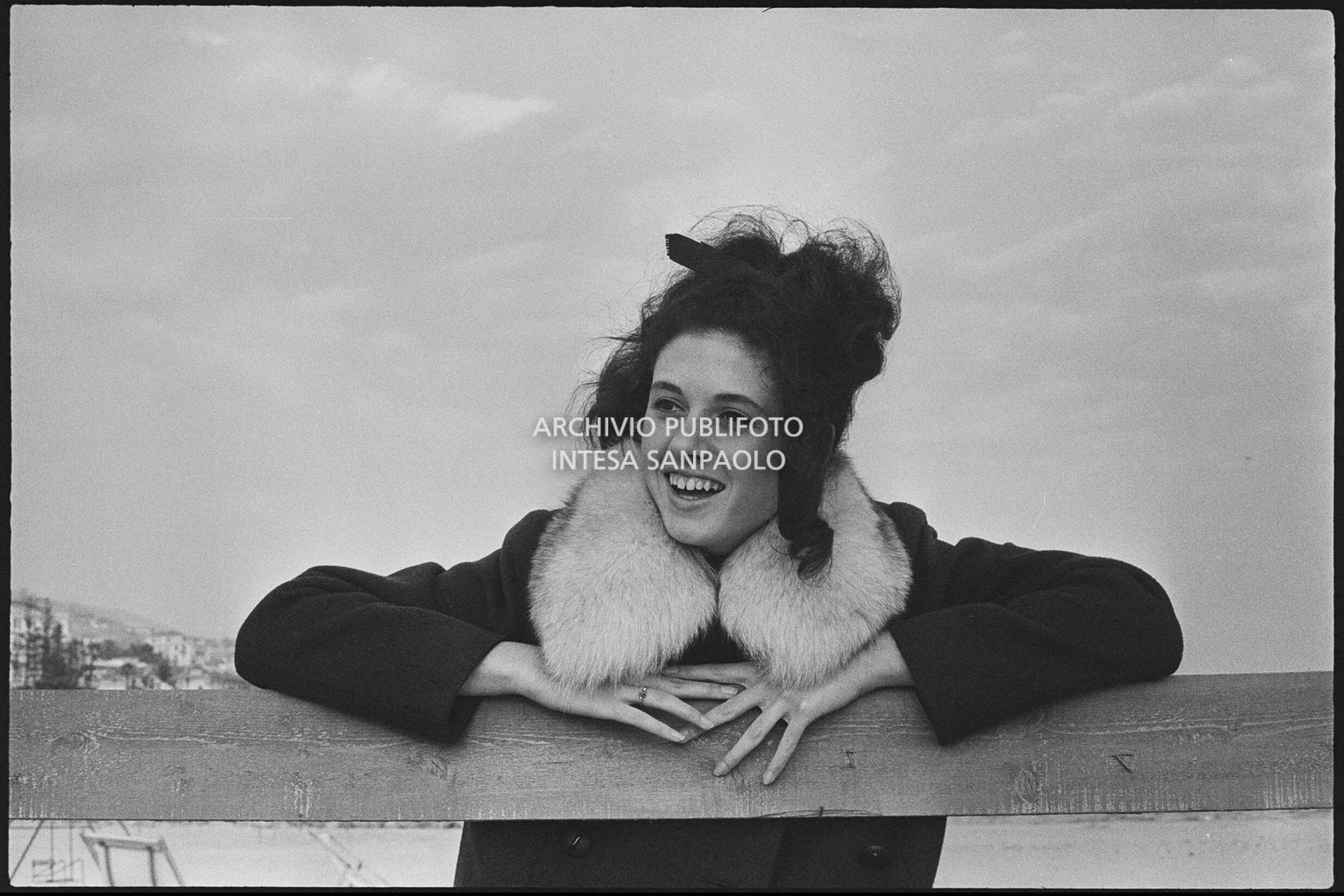 Gigliola Cinquetti on the beach during the 14th Sanremo Festival
