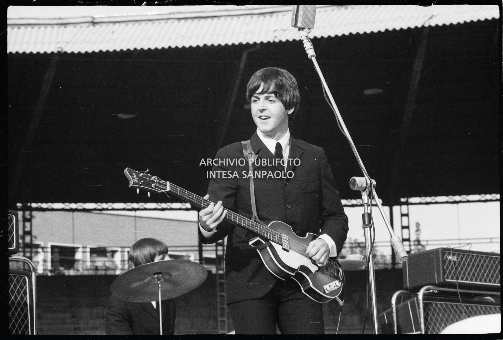 I Beatles in concerto al Vigorelli di Milano: Paul McCartney