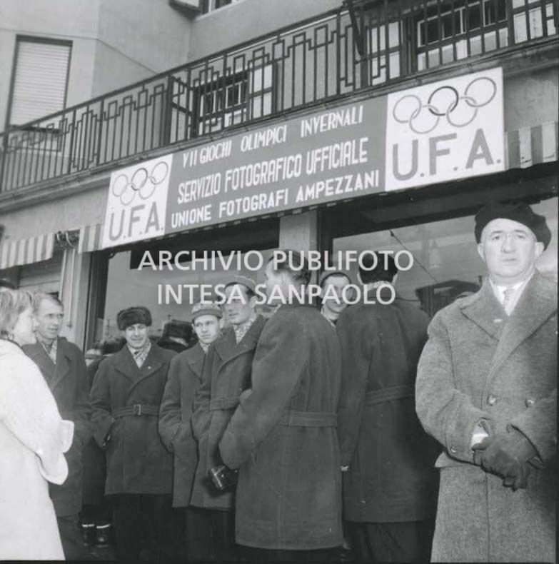 Soviet tourists in front of the Official Photography Service of the 7th Winter Olympic Games run by the UFA (Unione Fotografi Ampezzani - Ampezzan Photographers' Union)
