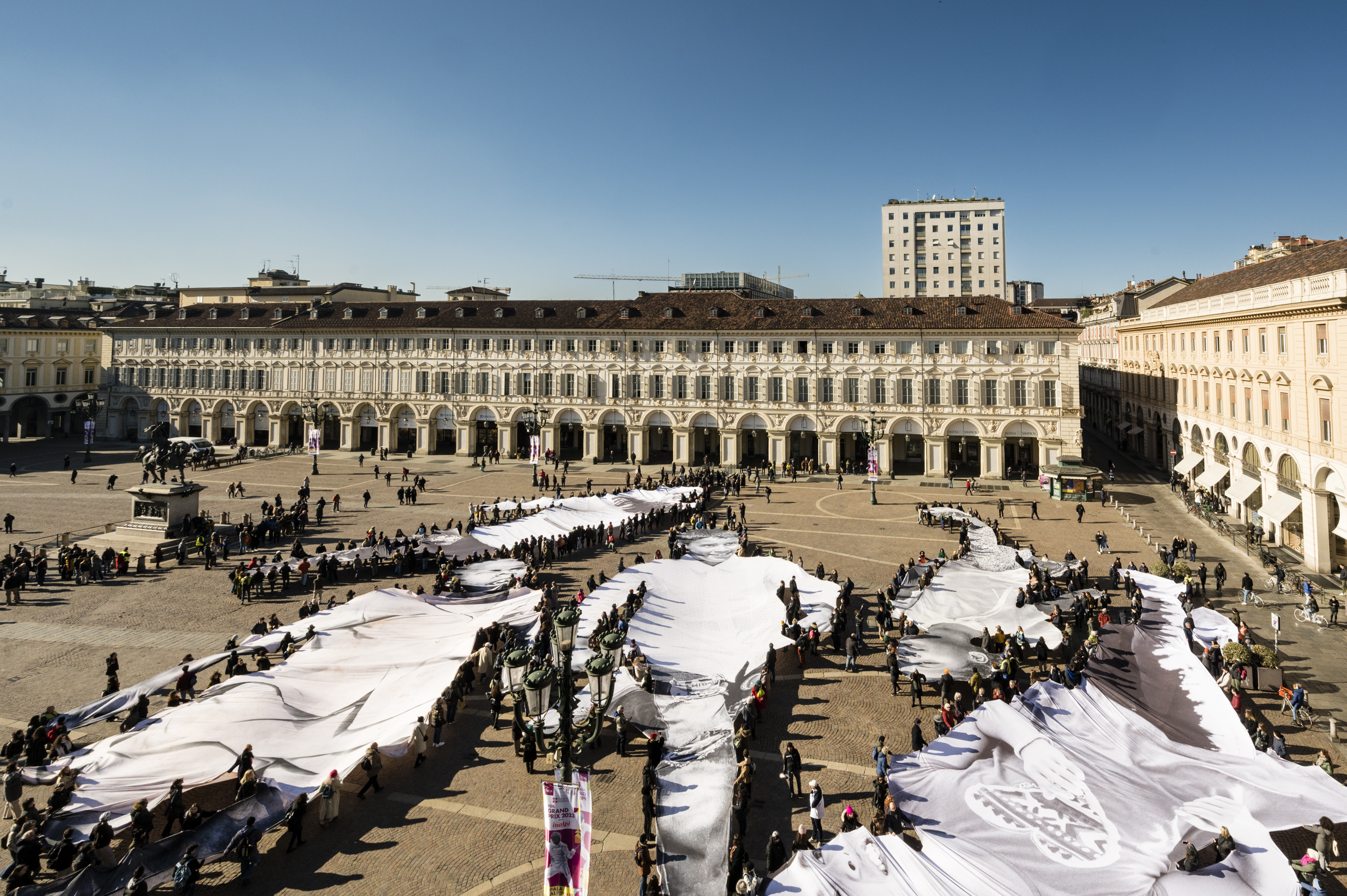 JR - Déplacé∙e∙s: Piazza San Carlo Torino