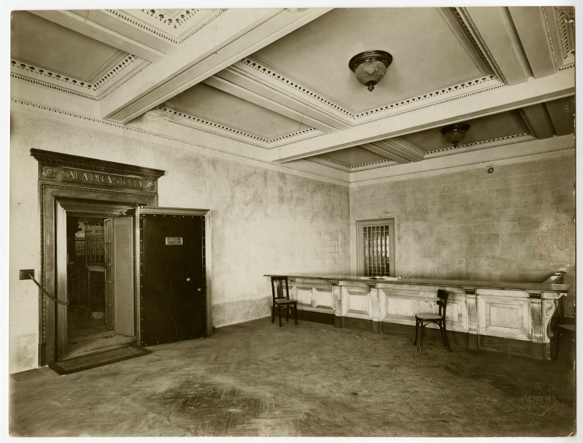 Accesso al Caveau, 1911, Fotografia di Luca Comerio, Archivio Storico Intesa Sanpaolo