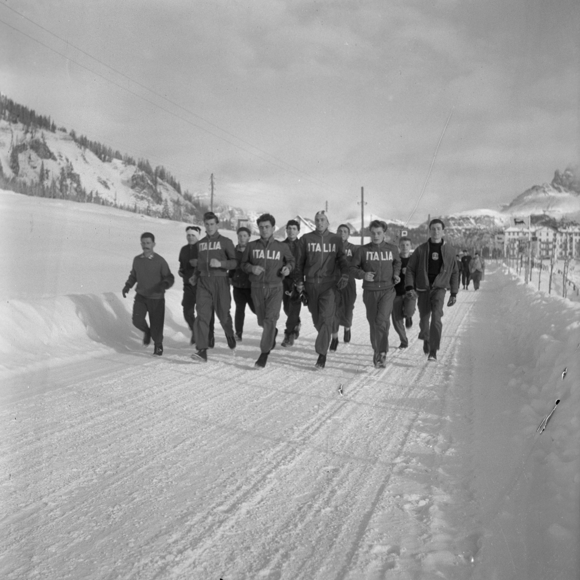 Olimpiadi invernali Milano-Cortina 1956 - Atleti italiani in allenamento, 15 gennaio 1956 Fotografia di Franco Gremignani - Publifoto CSAC, Università di Parma