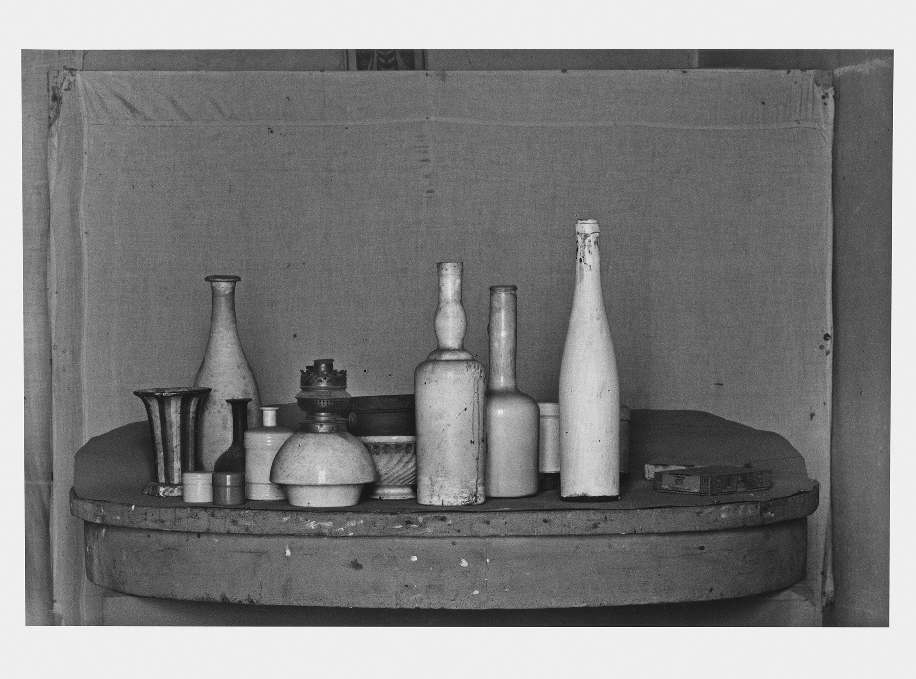 Gianni Berengo Gardin, Lo studio, Bologna, 1993 stampa ai sali d'argento, 30 x 40 cm Eredi Gianni Berengo Gardin