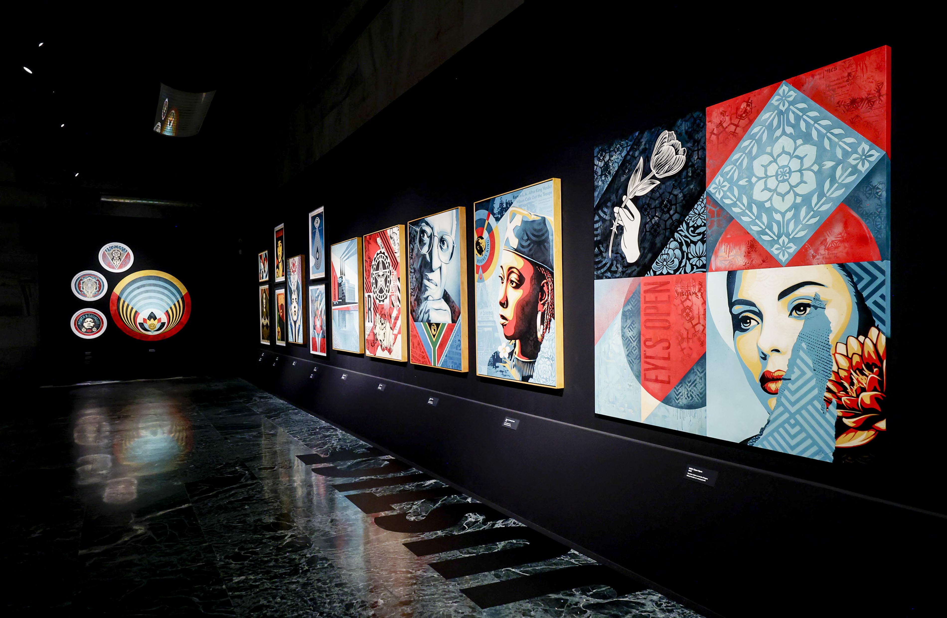 Fotografia della mostra "OBEY: Power to the peaceful" a Napoli