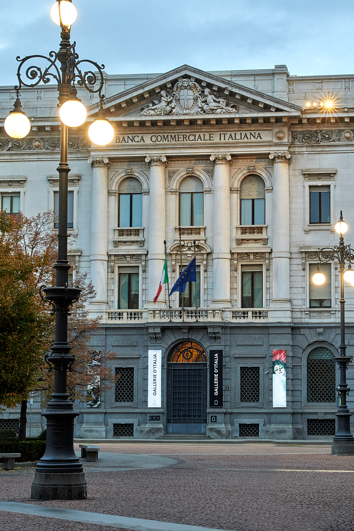 Gallerie d’Italia – Milano, facciata esterna, Piazza della Scala -  Ph. Maurizio Tosto