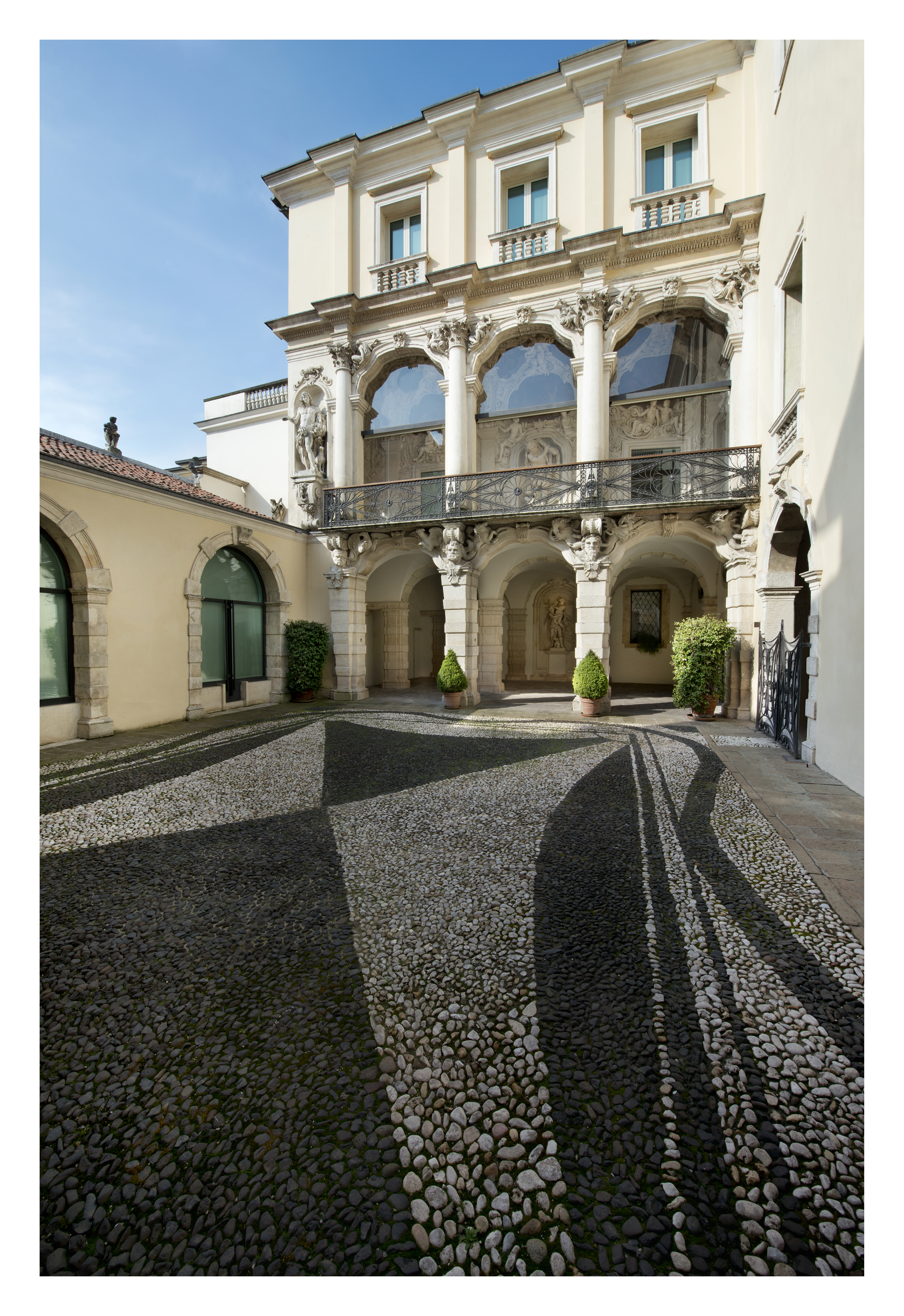 Gallerie d’Italia – Vicenza, cortile interno e Loggia d’Ercole - Ph. Walter Maino