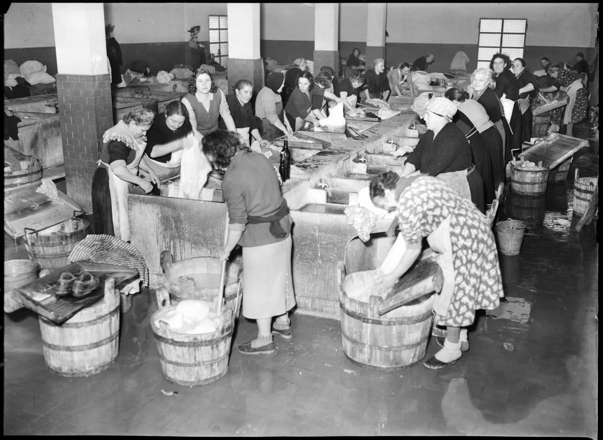 Public wash-house, Milan, 10 December 1952