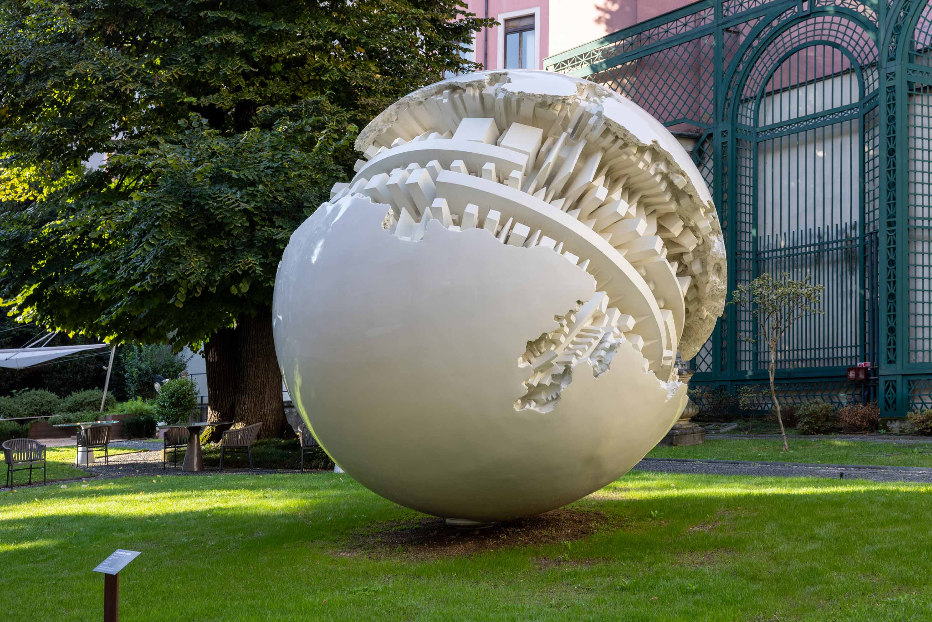 Sfera Grande - Pomodoro 