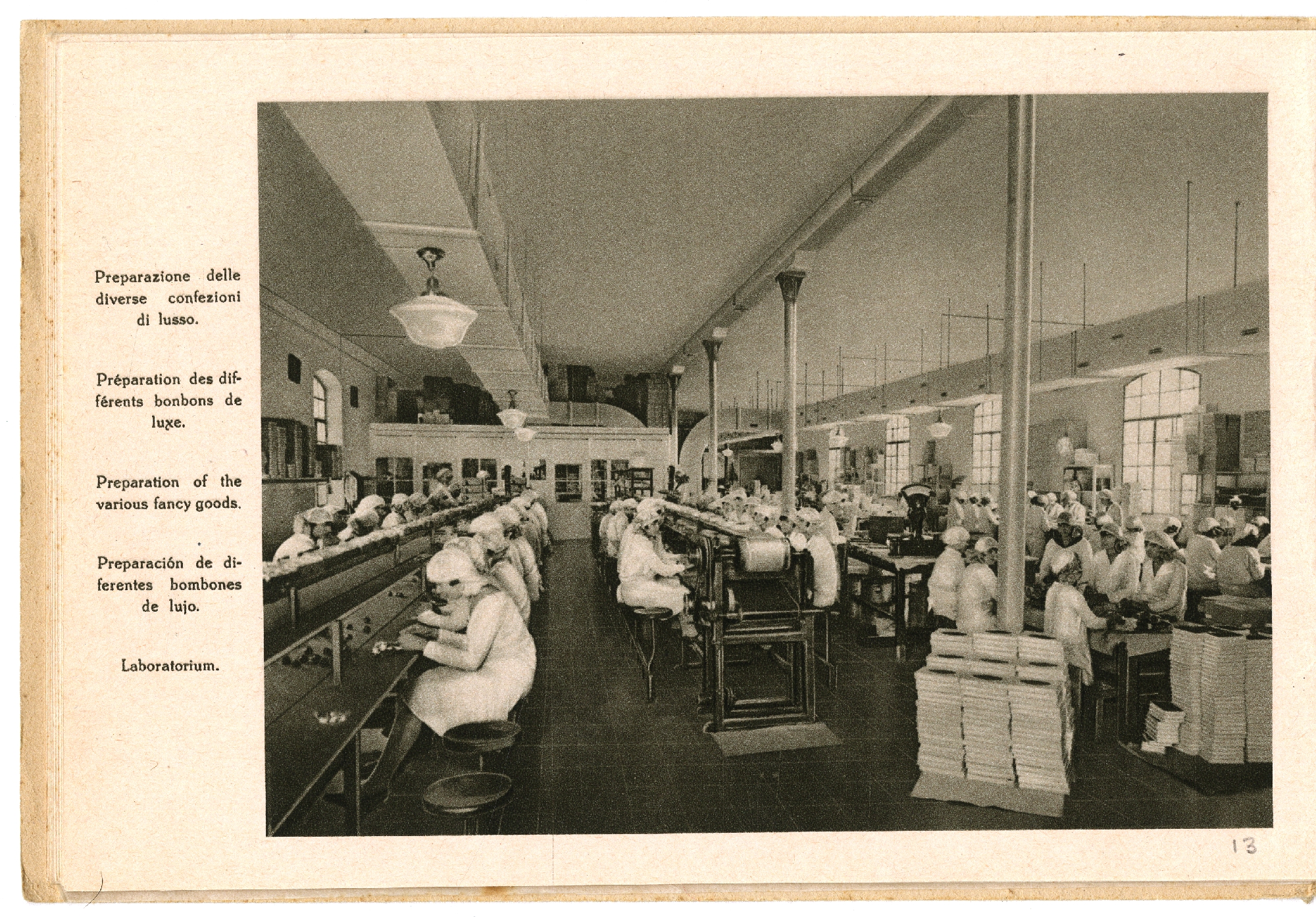 Fotografie tratte dall’album della Società Anonima Cioccolato Perugina, 1932 - “Preparazione delle diverse confezioni di lusso” , @Archivio Storico Intesa Sanpaolo, patrimonio IMI