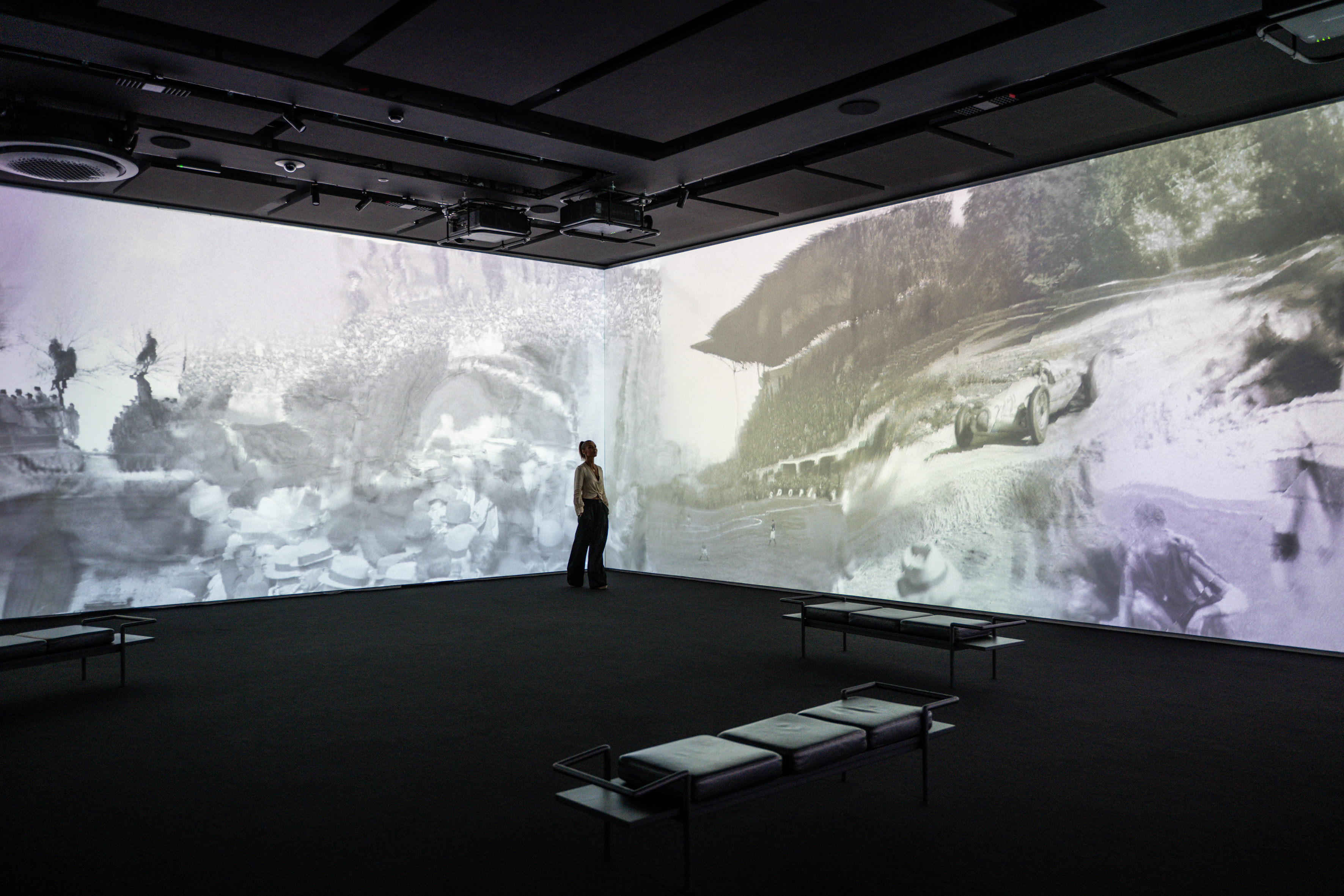 Preparation of the exhibition "Erik Kessels. un'immagine"