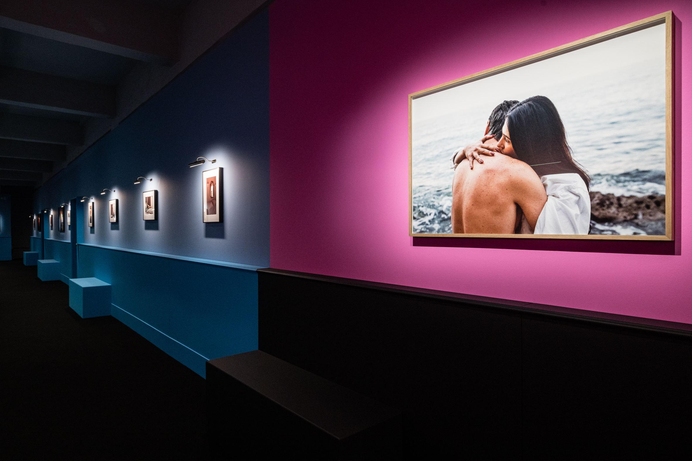Fotografie della mostra "Diana Markosian. Replaced" a Torino 