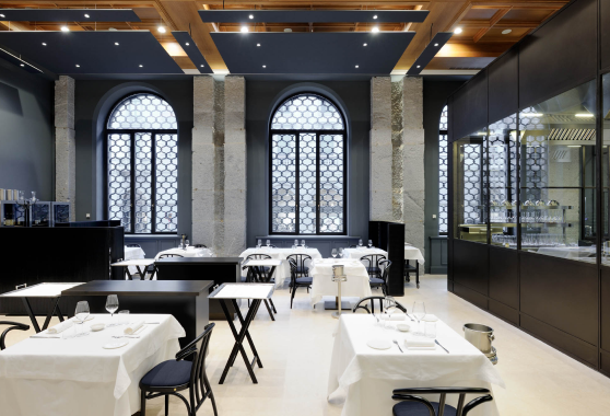 Inside Aimo e Nadia restaurant